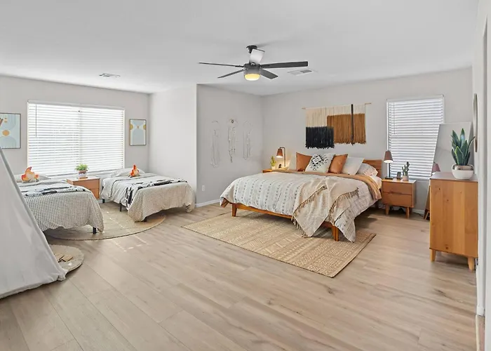 Family Oasis W/ Heated Pool Near Spring Training! Peoria