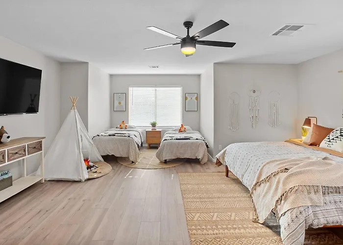 Family Oasis W/ Heated Pool Near Spring Training! * Peoria