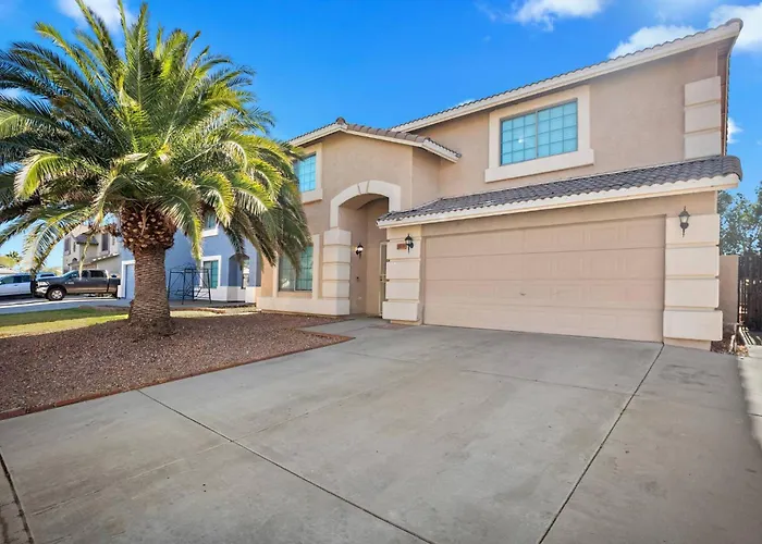 Holiday home Family Oasis W/ Heated Pool Near Spring Training! *
