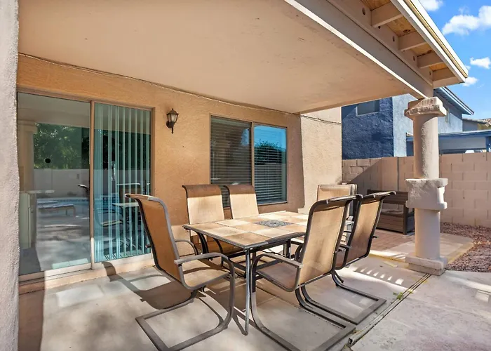 Family Oasis W/ Heated Pool Near Spring Training! Holiday home *
