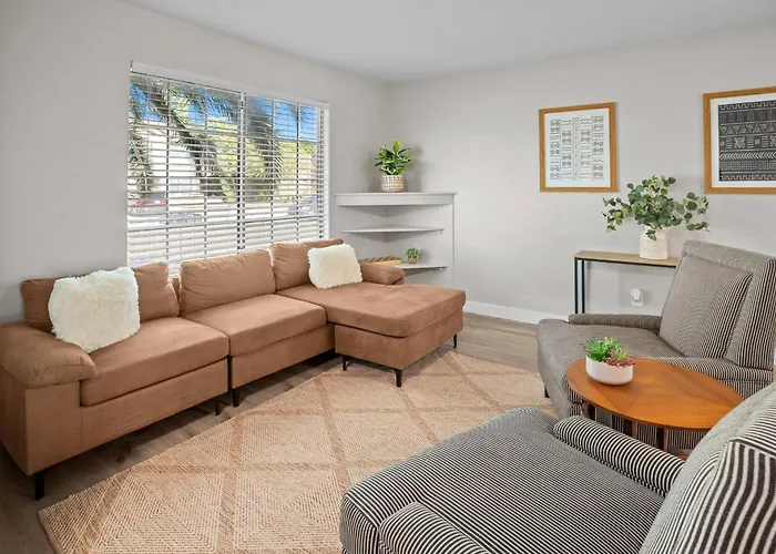 Holiday home Family Oasis W/ Heated Pool Near Spring Training! *